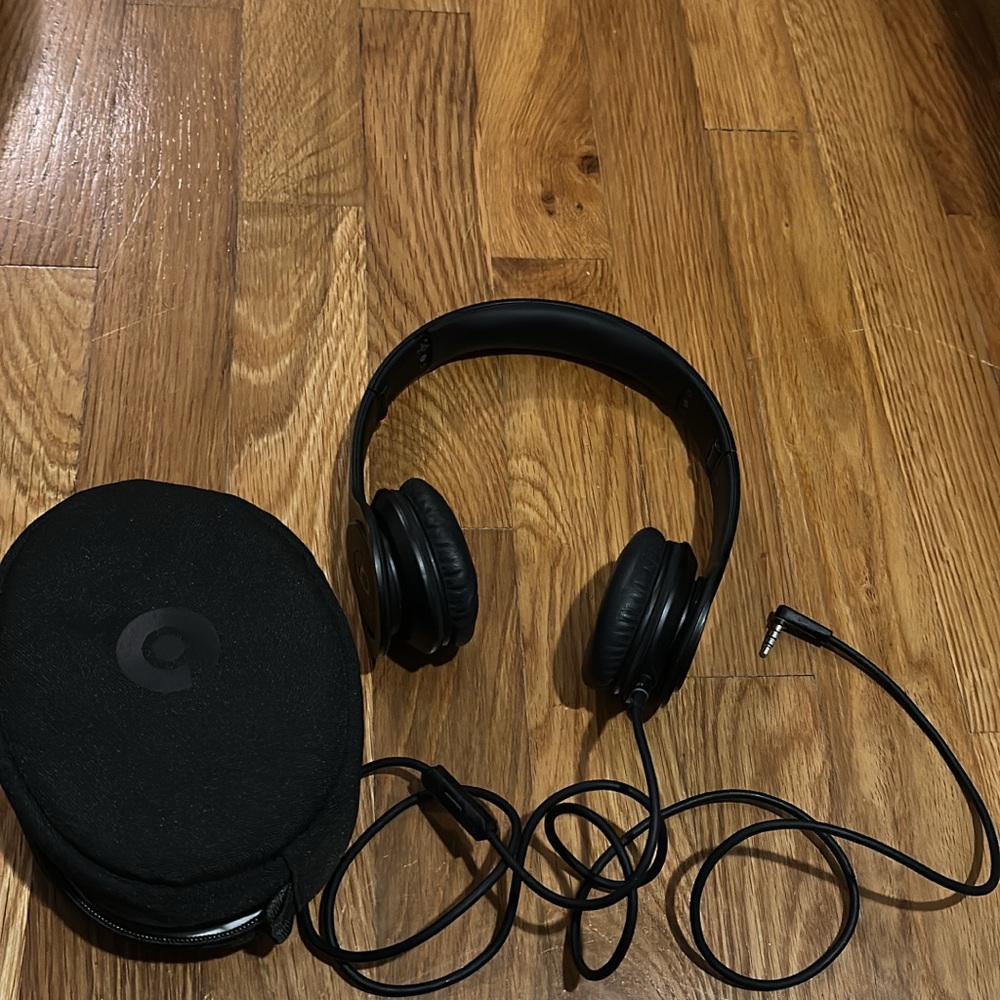 Beats Solo 1 Headphones with Case